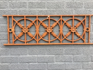 Cast iron window grill, raamrooster, massief smeedijzer, rust-bruin.